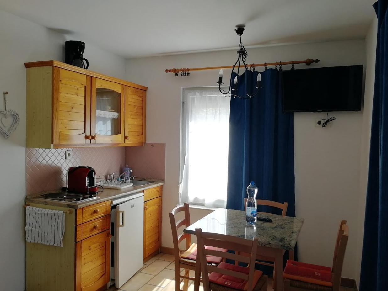 Feszek Apartmanhaz Vonyarcvashegy Buitenkant foto