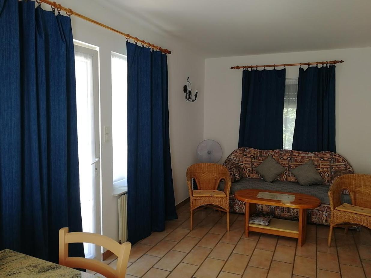 Feszek Apartmanhaz Vonyarcvashegy Buitenkant foto