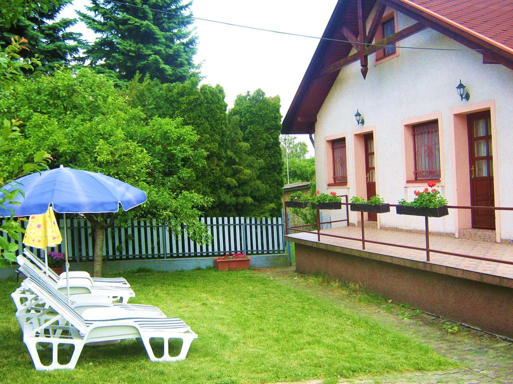 Feszek Apartmanhaz Vonyarcvashegy Buitenkant foto